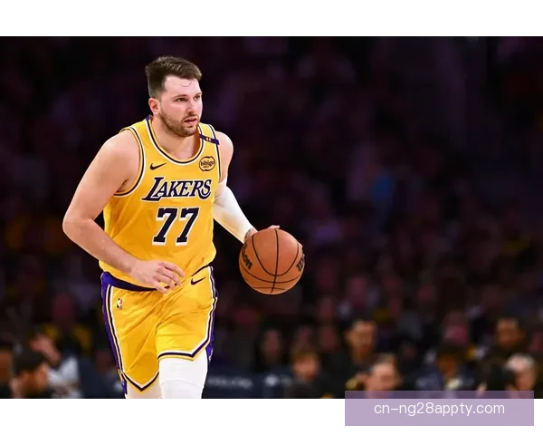 东契奇340万票文班险胜华子 东契奇340万票文班险胜华子