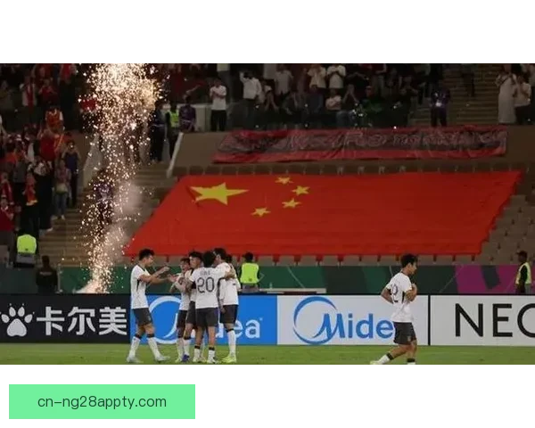 决赛气息拉满国足奖杯提前亮相